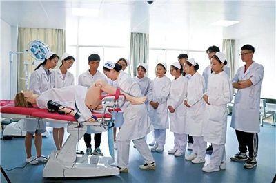 云南醫(yī)藥健康職業(yè)學(xué)院 護(hù)理專業(yè)引領(lǐng)健康服務(wù)，成就你的白衣天使夢